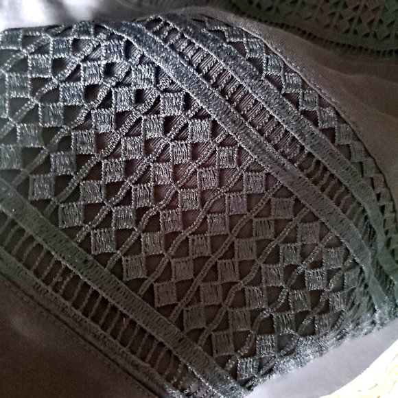 NWOT* Navy Blue Crew Neck Top Crocheted Accent Trim 3/4 sleeve Nautical Basic - Picture 8 of 9